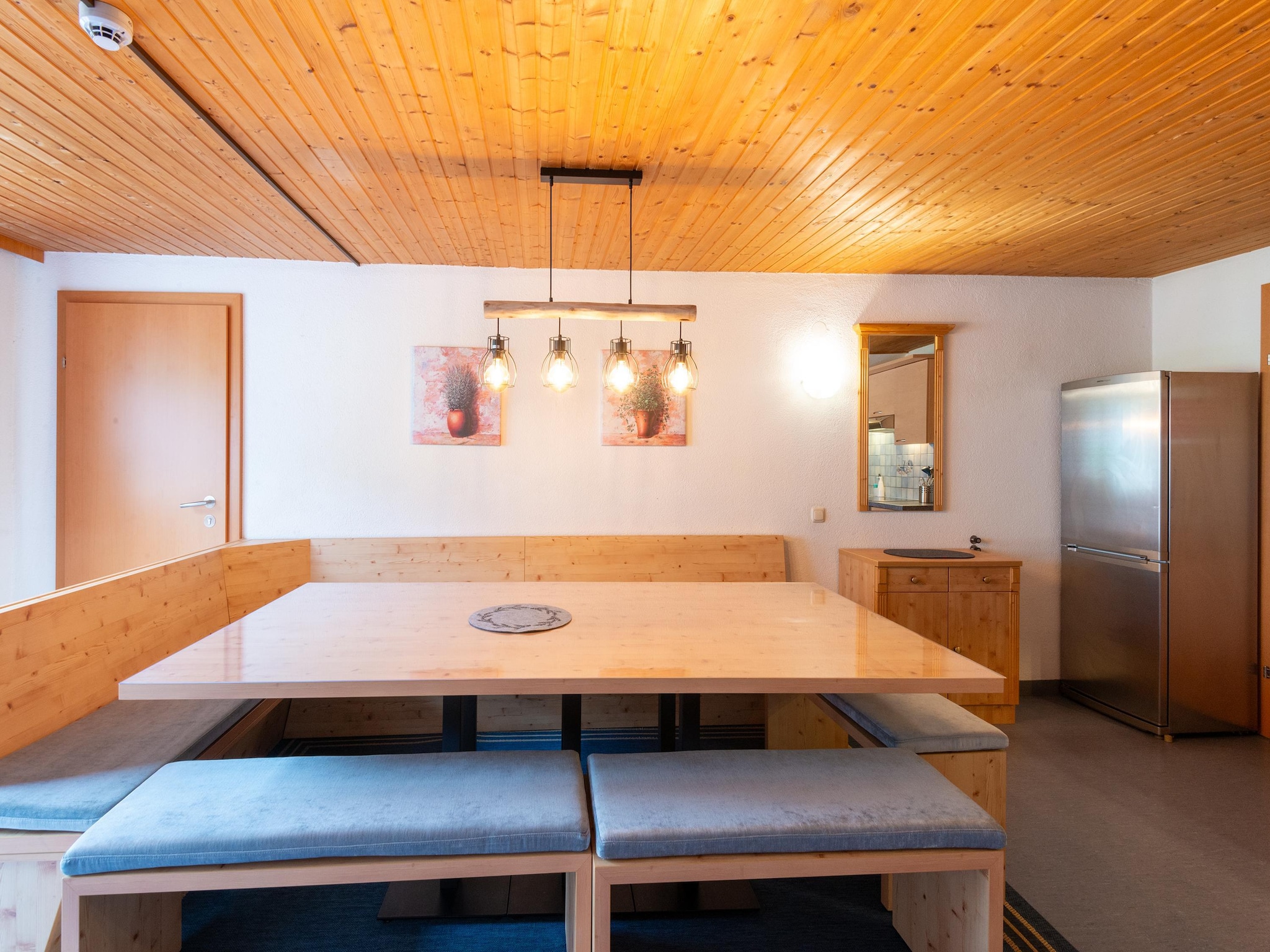   Apartment 4-6/3