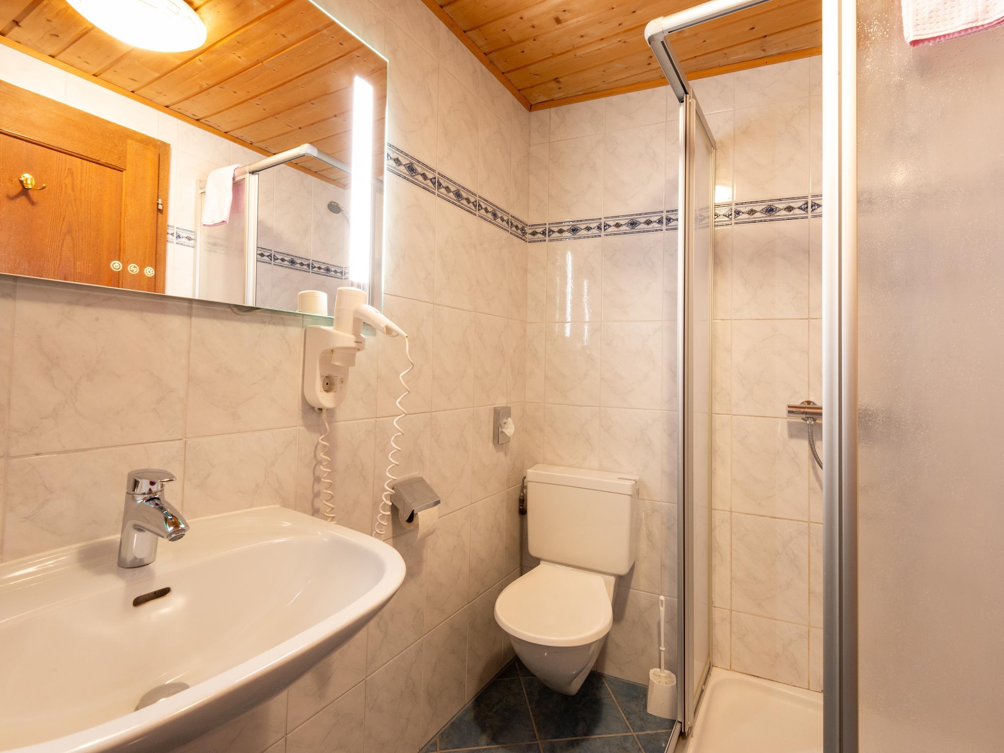   Apartment 3-5/2