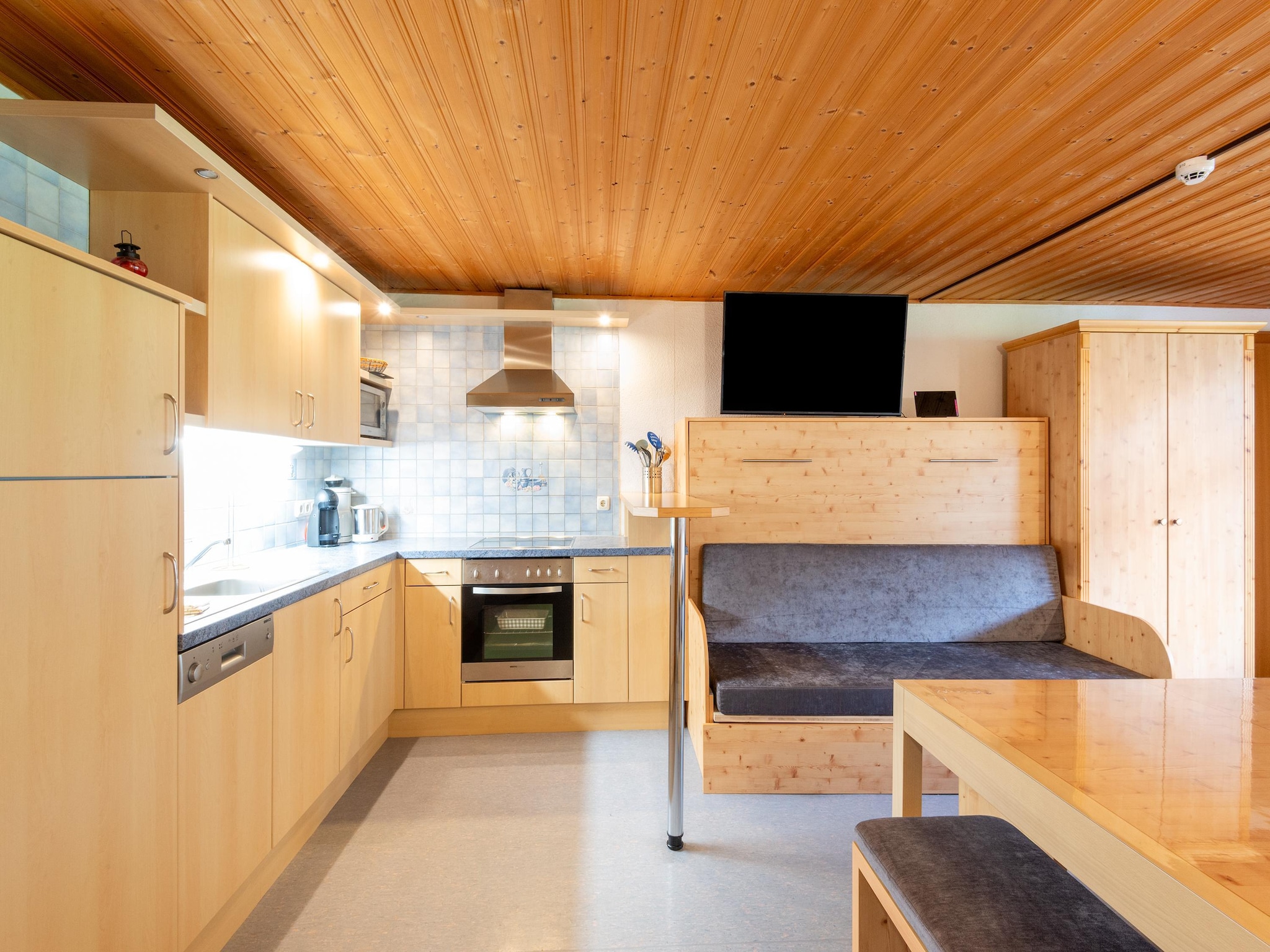   Apartment 2-4/3