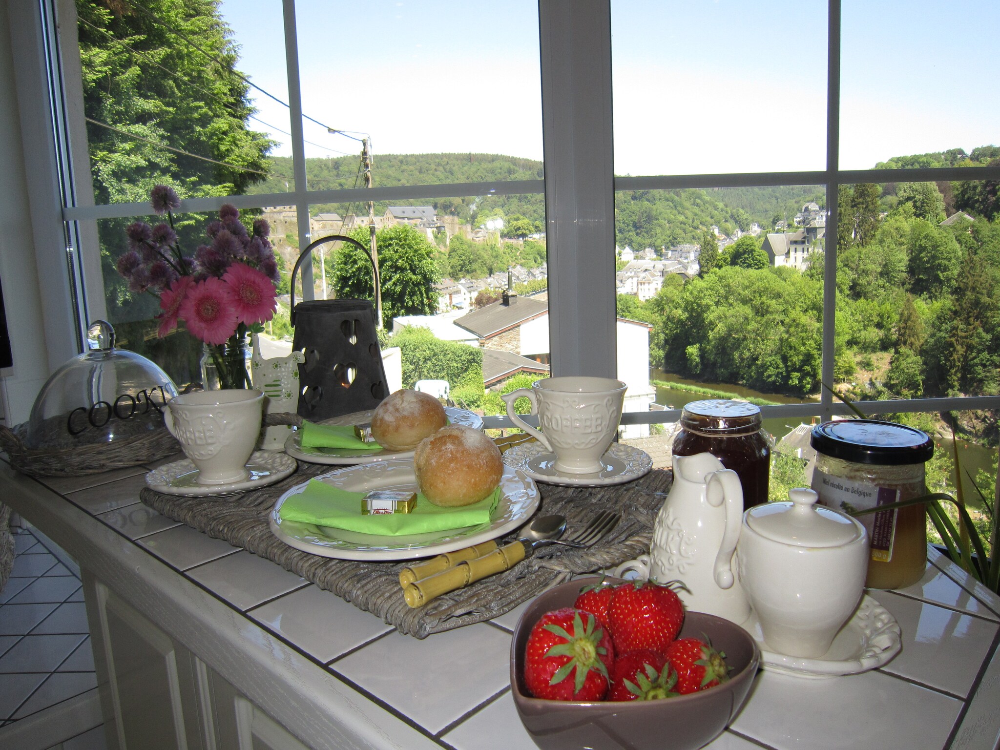   Au pied du château de Bouillon