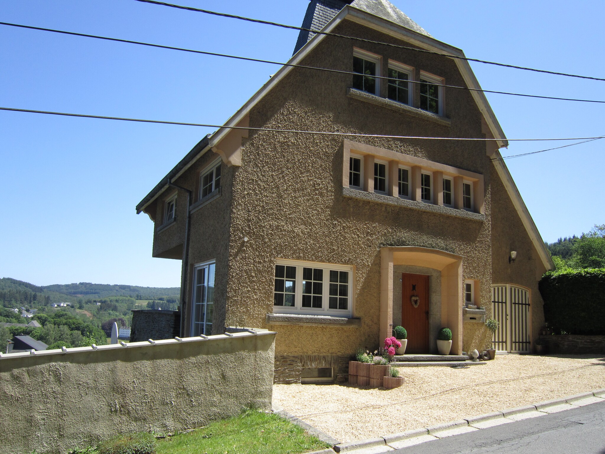   Au pied du château de Bouillon
