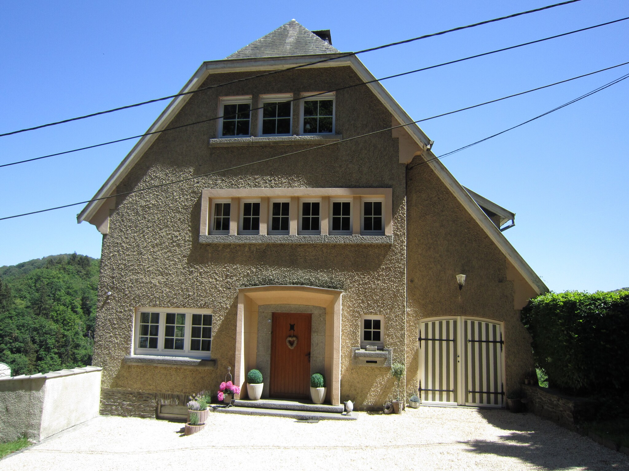   Au pied du château de Bouillon