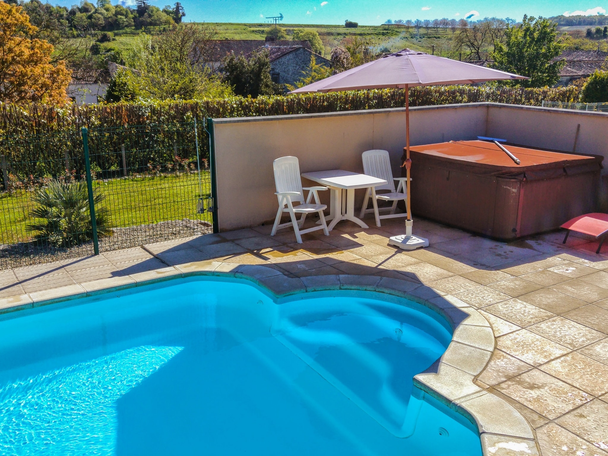   Maison mitoyenne avec piscine
