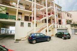Peskera Apartments Tomicic with a Wonderful View \/ Old Town Apartment Tomicic with Direct Sea View I