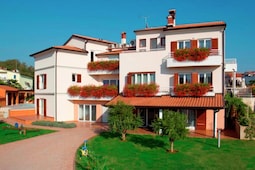 Apartment Complex Irena with Pool Studio Apartment Irena IV with Common Pool
