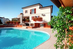 Apartment Complex Irena with Pool Studio Apartment Irena IV with Common Pool