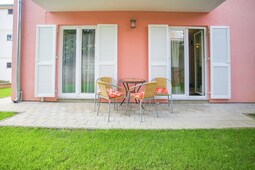 Apartment Kardumovic II Brown with Garden View