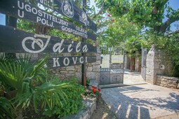 Two-Bedroom Apartment Idila with Terrace