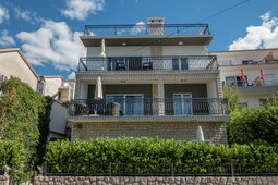 Holiday House Queens with Sea View \/ Apartment Queens III with Sea View