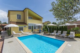 Apartment Complex Laura Nova Vas \/ Apartment Laura C with Balcony and Pool View