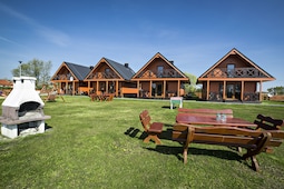 House Jamno Lake
