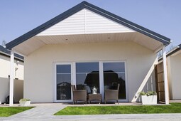 House by the sea for 4 people