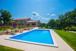 Apartment Jakici II with shared pool