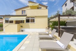 Apartment Complex Sani with Pool One-Bedroom Apartment Sani III with Balcony and Pool View
