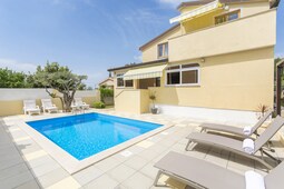 Apartment Complex Sani with Pool One-Bedroom Apartment Sani II with Roof Terrace and Shared Pool