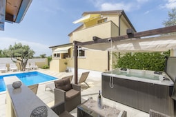 Apartment Complex Sani with Pool One-Bedroom Apartment Sani II with Roof Terrace and Shared Pool