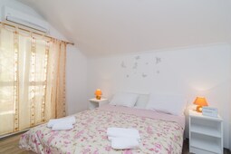Guest House Daniela - Double Room with Terrace and Sea View - SOBA 8