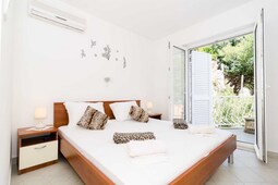 Guest House Daniela - Double Room with Balcony and Sea View - SOBA 4