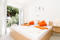 Guest House Daniela - Comfort Double Room with Sea View - SOBA 2