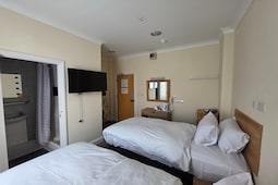Russel Twin Room