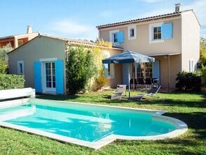 Luxurious Provencal villa with private pool in St. Saturnin-les-Apt