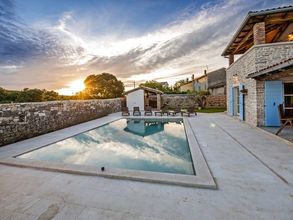 Beautiful Villa Tomani with private pool