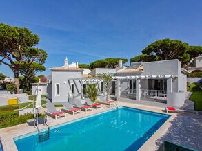 Prachtige villa met een moderne open lay-out, privé zwembad, vlakbij het strand