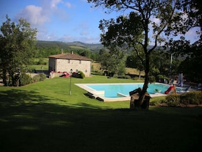 Authentiek vakantiehuis in Bucine met privézwembad