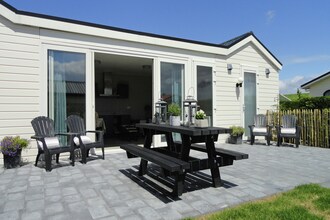 Vakantiehuizen Tholen EUR-NL-5093-01