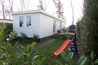 Chalet Kamperland EUR-NL-6700-01