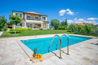Villa Tar EUR-HR-52465-06