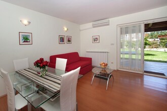 Apartment Complex Irena with Pool \/ Apartment Irena I with Terrace and Garden View