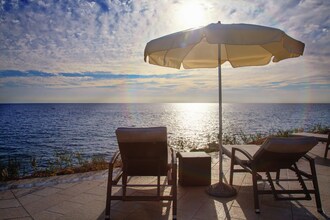 Apartment Complex Irena with Pool \/ Apartment Irena I with Terrace and Garden View