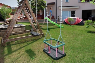 Apartment Complex Irena with Pool \/ Apartment Irena I with Terrace and Garden View