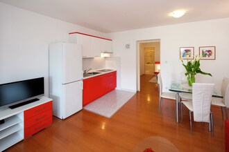 Apartment Complex Irena with Pool \/ Apartment Irena I with Terrace and Garden View