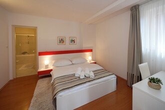 Apartment Complex Irena with Pool \/ Apartment Irena I with Terrace and Garden View