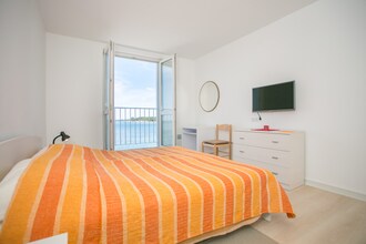 Old town apartment Tomicic with direct sea view I