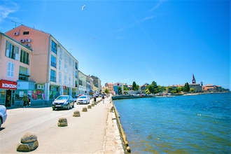 Old town apartment Tomicic with direct sea view I