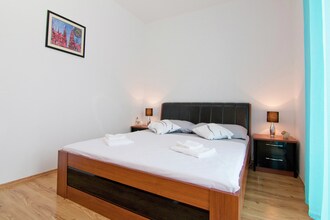 SPACIOUS MODERN APARTMENT