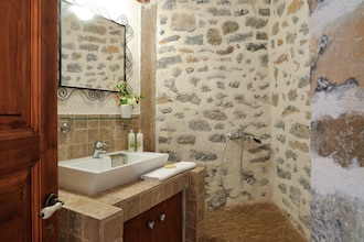 Villa Evenos Elounda Traditional Art Suites