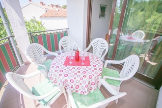 Nice Apartment Branka close to Beach in Porec