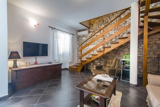 Charming stone house with Fenced Yard - Casa Dina Valbandon