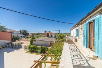 Charming stone house with Fenced Yard - Casa Dina Valbandon