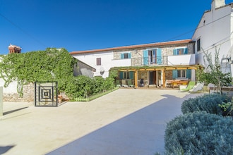 Charming stone house with Fenced Yard - Casa Dina Valbandon