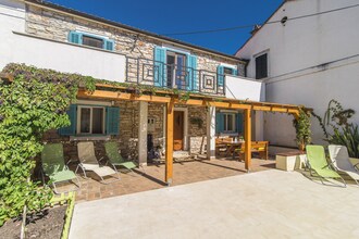 Charming stone house with Fenced Yard - Casa Dina Valbandon