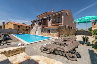 Apartment Complex Valtrazza with Common Pool \/ Apartment Fiorela I in Villa Valtrazza on the Ground Floor with Shared Pool