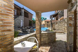 Apartment Complex Valtrazza with Common Pool \/ Apartment Fiorela I in Villa Valtrazza on the Ground Floor with Shared Pool