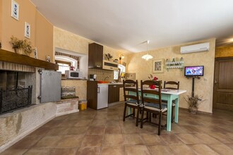 Apartment Complex Valtrazza with Common Pool \/ Apartment Fiorela I in Villa Valtrazza on the Ground Floor with Shared Pool