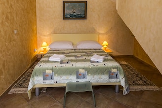 Apartment Complex Valtrazza with Common Pool \/ Apartment Fiorela I in Villa Valtrazza on the Ground Floor with Shared Pool