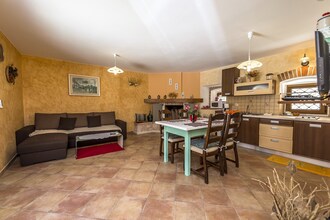 Apartment Complex Valtrazza with Common Pool \/ Apartment Fiorela I in Villa Valtrazza on the Ground Floor with Shared Pool